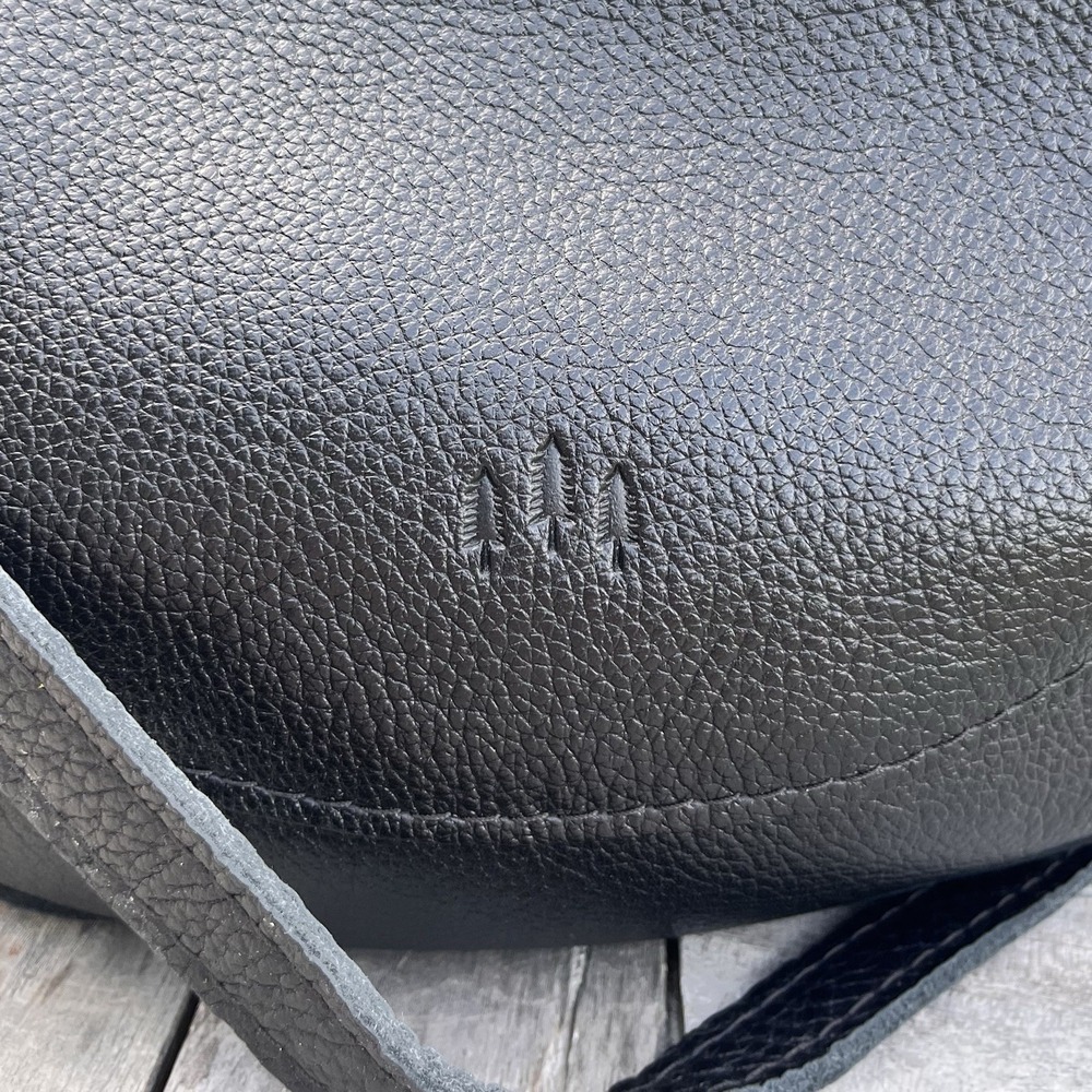 Portland Leather Goods Large Koala Sling Bag Crossbody Purse Black Pebbled - Picture 7 of 11